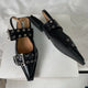 Nouvelles sandales plates pour femmes, chaussures à boucle métallique tendance, chaussures à bout pointu, chaussures peu profondes, sandales slingbacks pour femmes