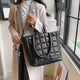 Sac fourre-tout matelassé en treillis tendance, sac à main d'hiver de grande capacité pour dames, sacs à bandoulière parfaits pour les déplacements et les cadeaux pour femmes