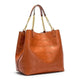Sac fourre-tout CH avec logo en relief, intérieur spacieux, accent chaîne, poignée supérieure, idéal pour les sorties quotidiennes et les voyages de week-end