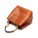 Sac fourre-tout CH avec logo en relief, intérieur spacieux, accent chaîne, poignée supérieure, idéal pour les sorties quotidiennes et les voyages de week-end