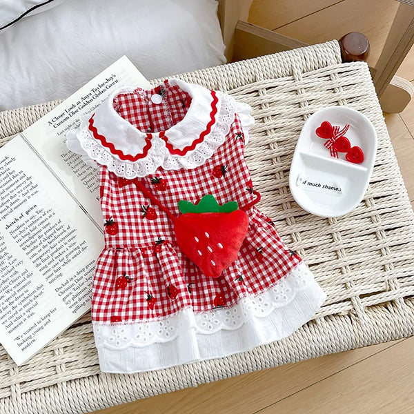 Robe de printemps, sac à dos à fraises, dessin animé mignon, chien de petite et moyenne taille, vêtements pour animaux de compagnie, vêtements pour chiots