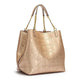Sac fourre-tout CH avec logo en relief, intérieur spacieux, accent chaîne, poignée supérieure, idéal pour les sorties quotidiennes et les voyages de week-end